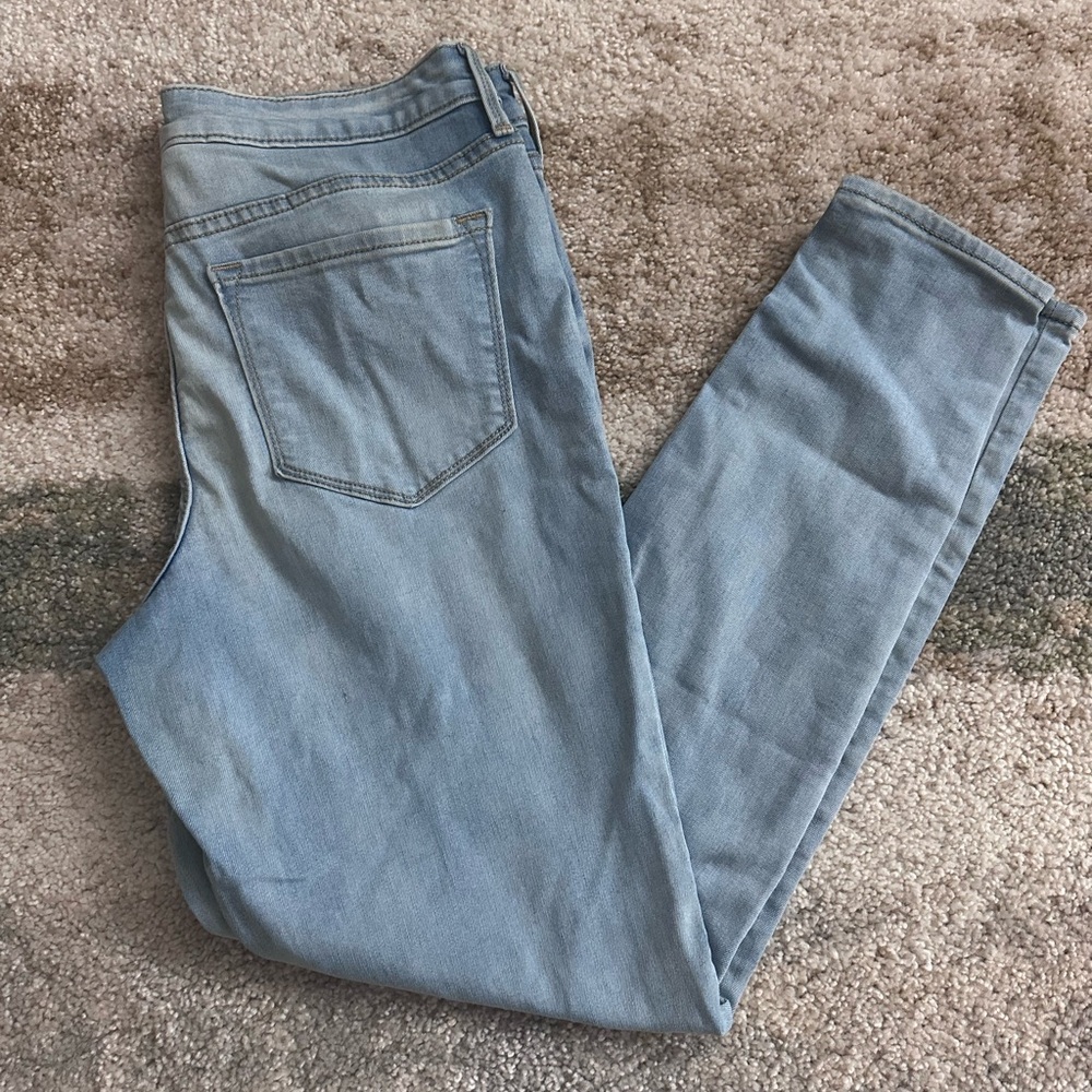 Women’s light blue rockstar jeans